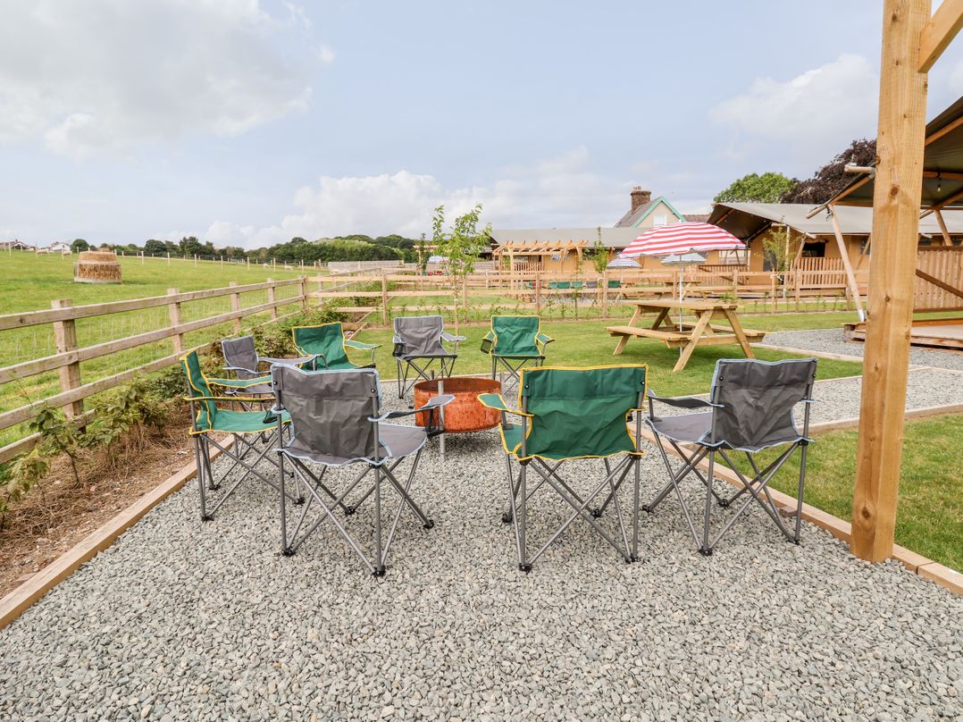 Tilly Bob Lodge