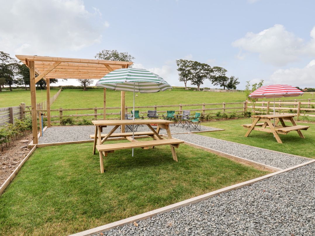 Tilly Bob Lodge