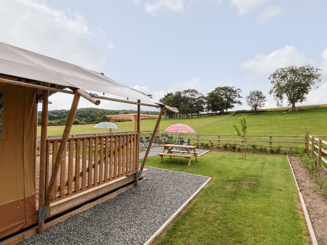 Tilly Bob Lodge
