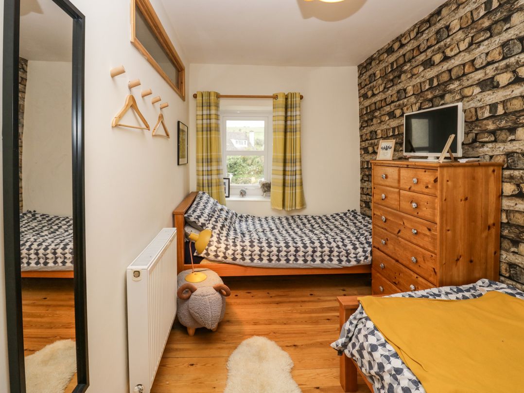 2 Whitecroft Nook