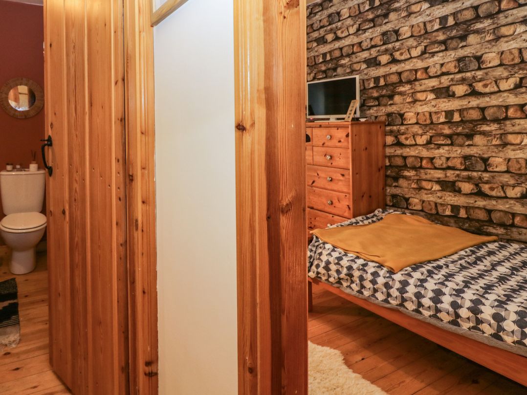 2 Whitecroft Nook