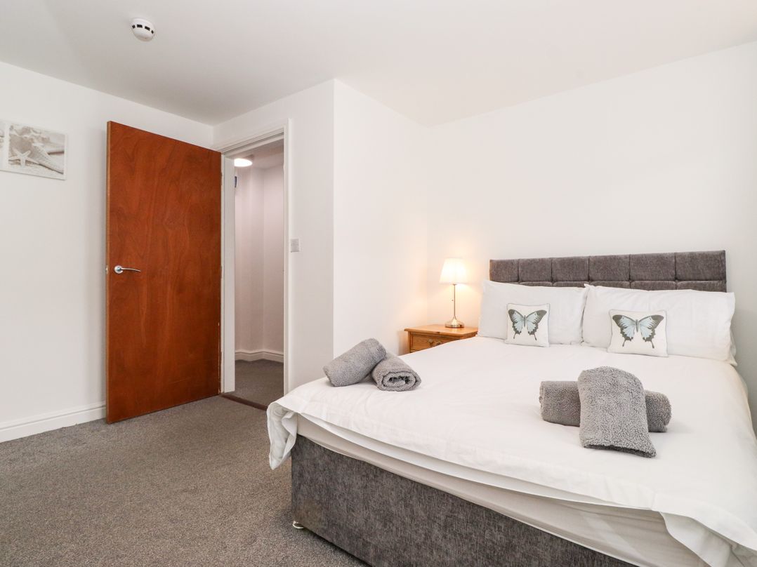Apartment 1 @52
