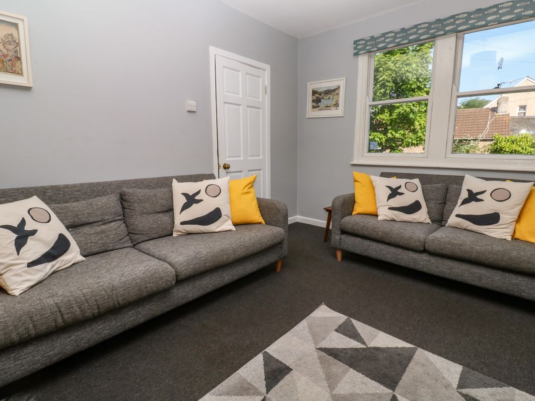 8 Rosewall Cottages