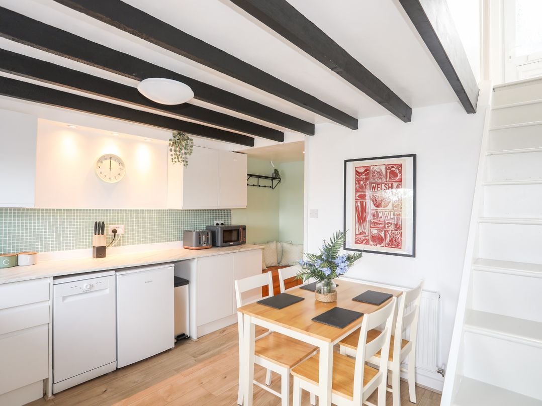 12 Brynffynnon