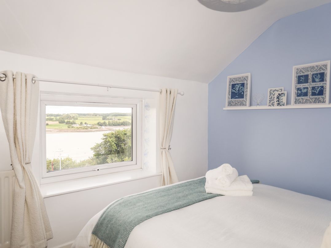 12 Brynffynnon