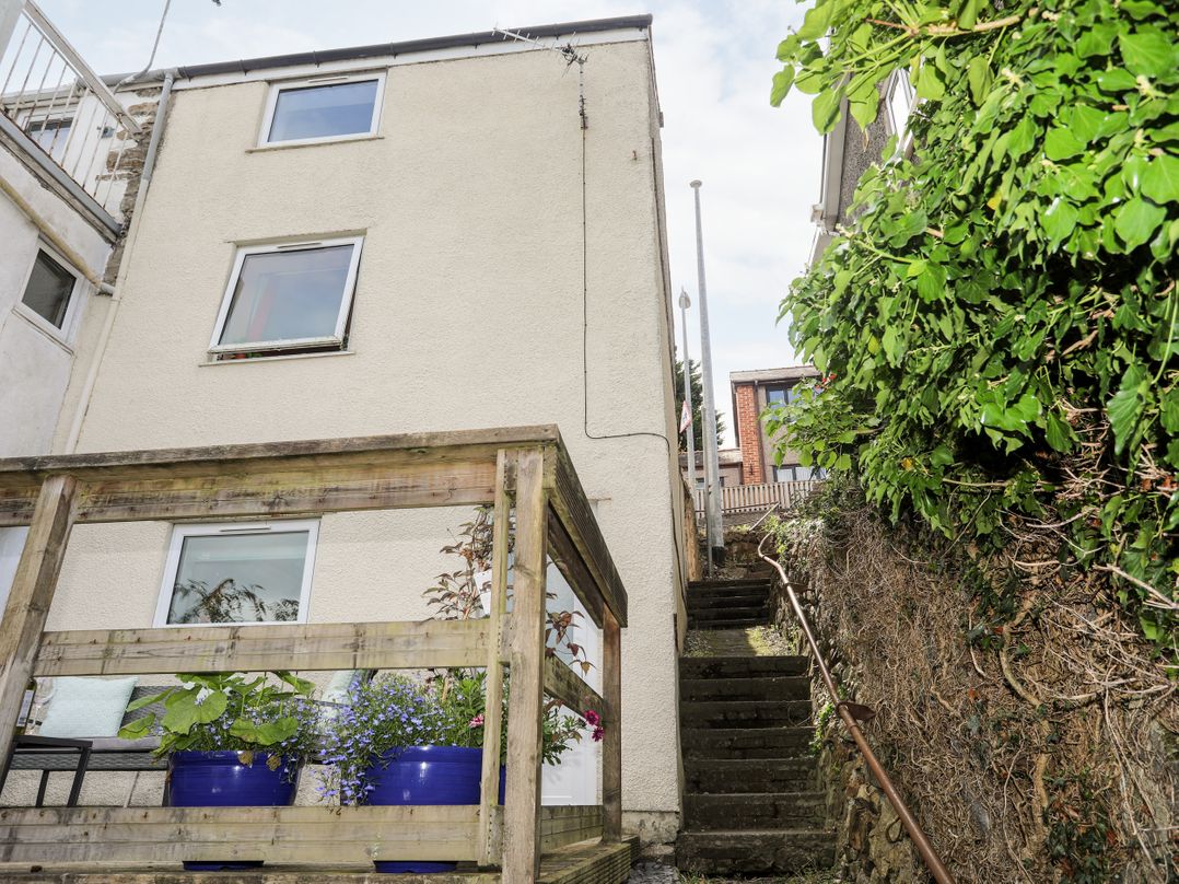12 Brynffynnon