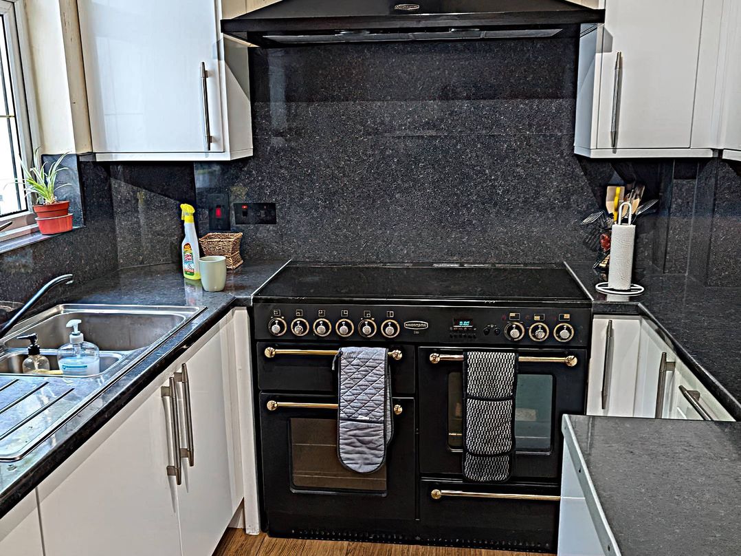 A kitchen with sink and oven at Callart View in Glencoe