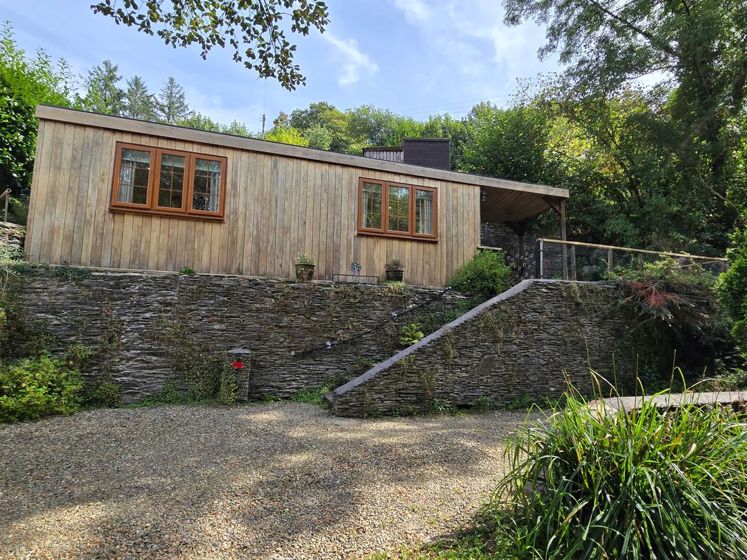 Ty Barddu, Newcastle Emlyn - Sleeps 2 guests