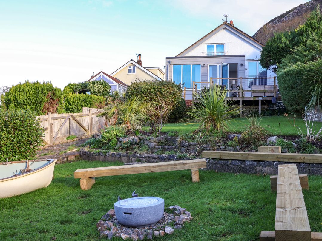 Dog friendly holiday cottage in Prestatyn, sleeps 8