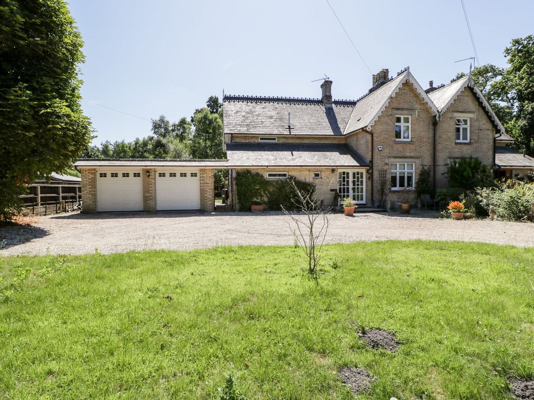 2 Heath Cottages