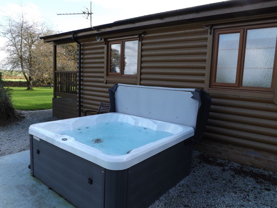 Tarka's Holt Log Cabin