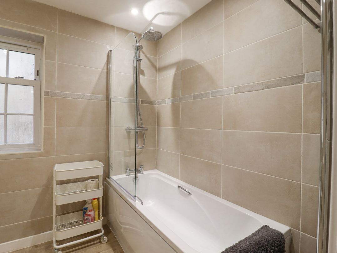 21C Saville Road