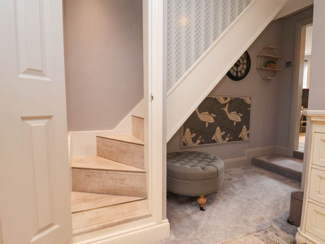 Ismay Lounge Apartment- Titanic Interest