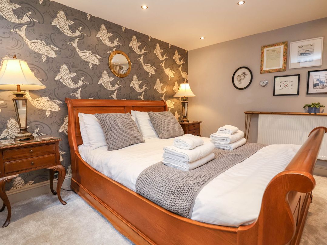 Ismay Lounge Apartment- Titanic Interest