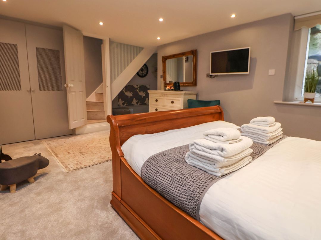 Ismay Lounge Apartment- Titanic Interest