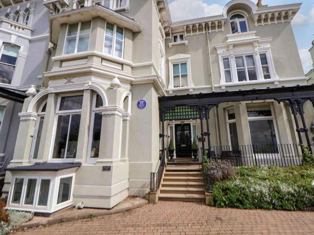 Ismay Lounge Apartment- Titanic Interest