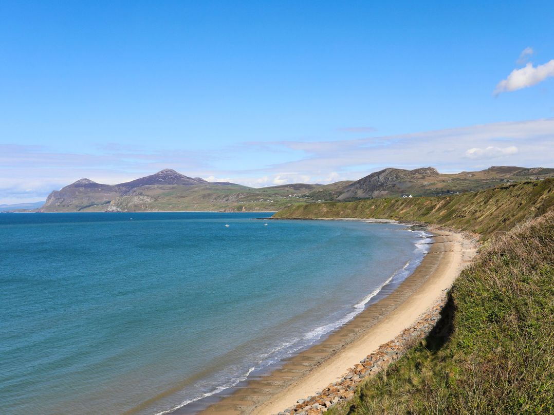 Ael-y-bryn