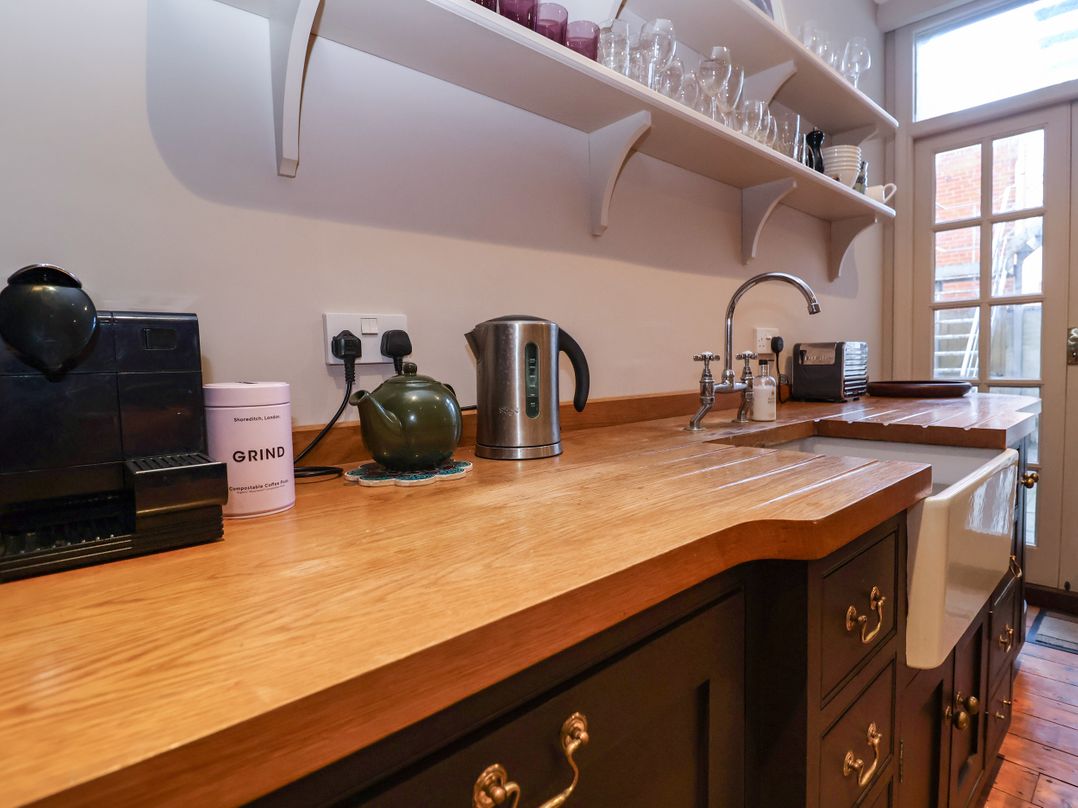 11a Market Cross Place