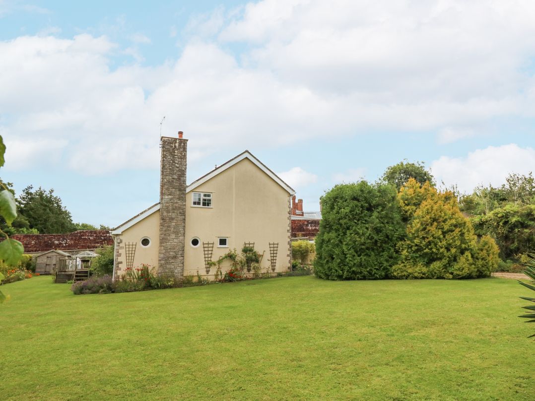 Glyde House