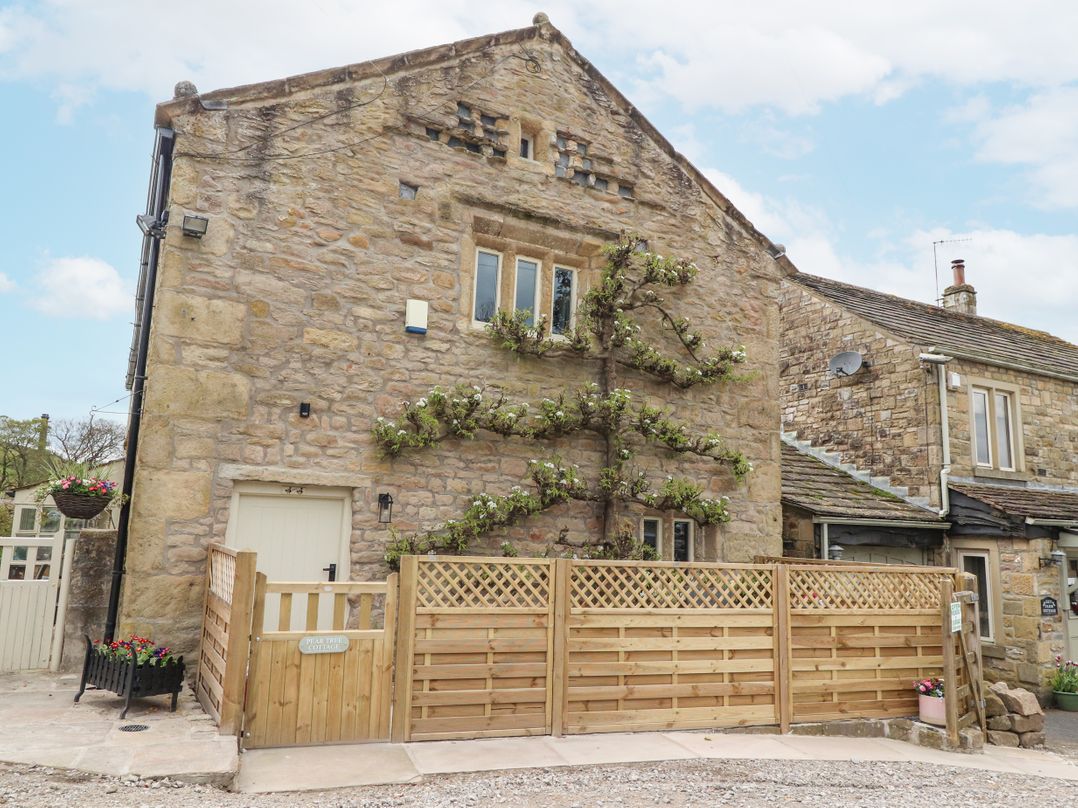 Pear Tree Cottage at Hey Farm