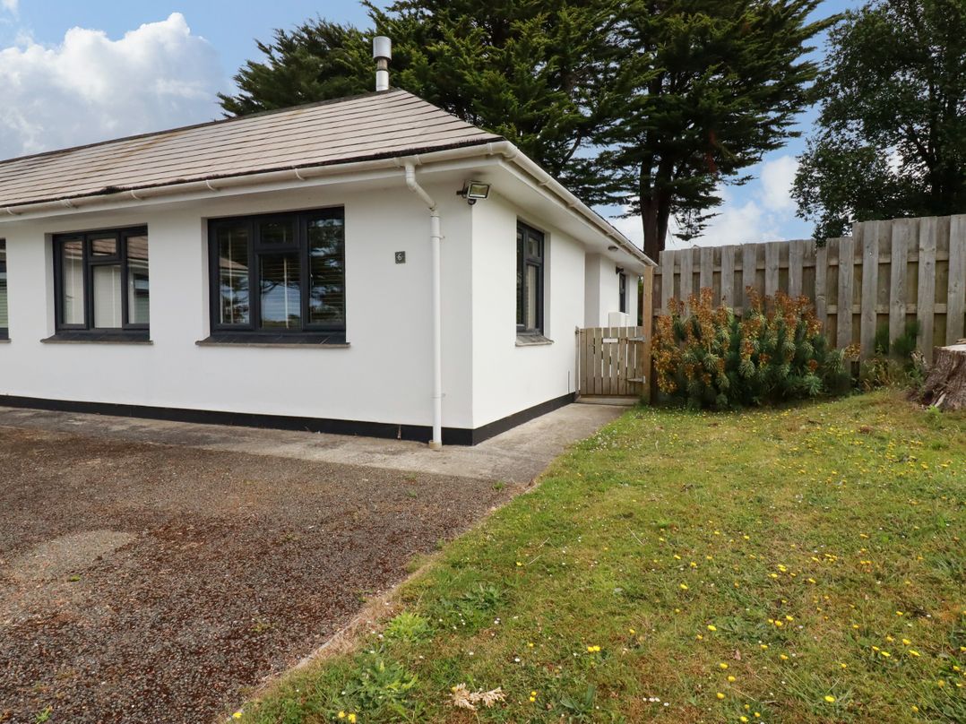 6 Trelawney Court