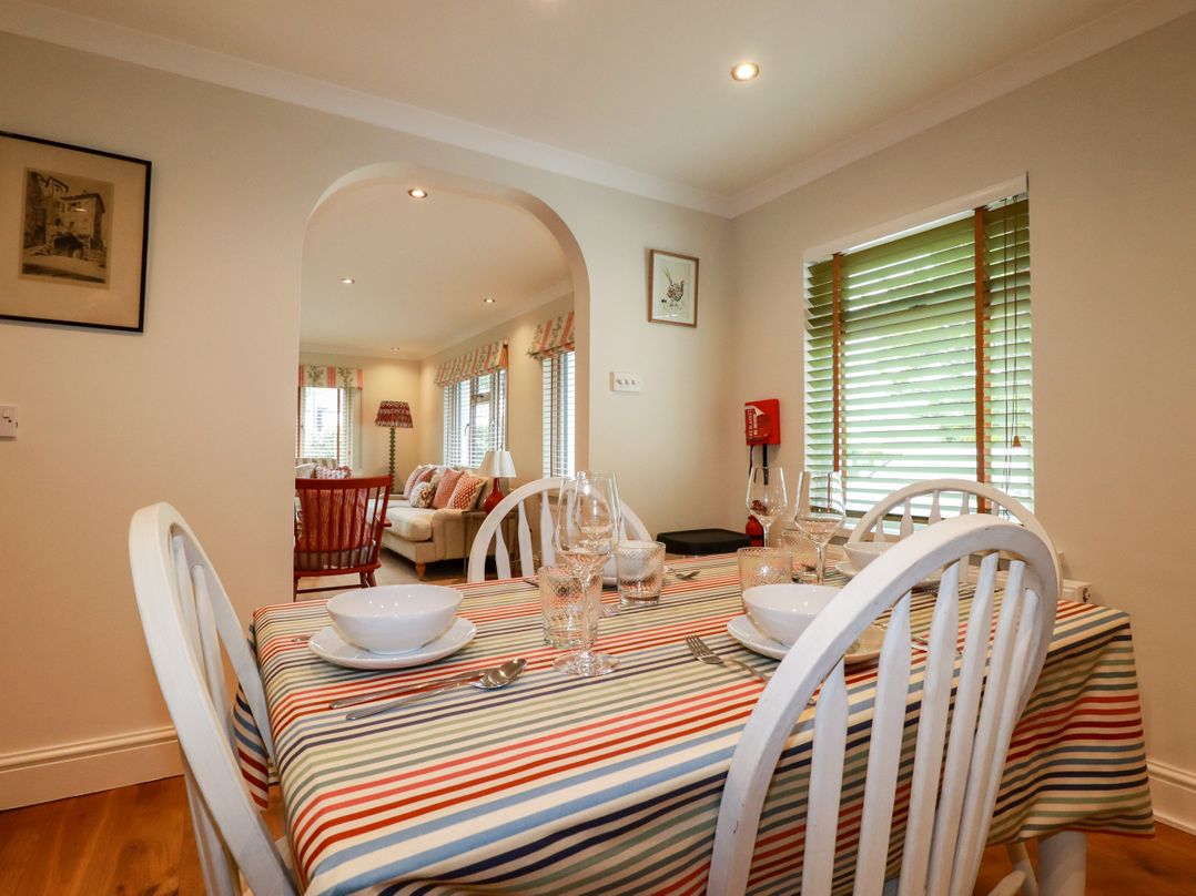 6 Trelawney Court