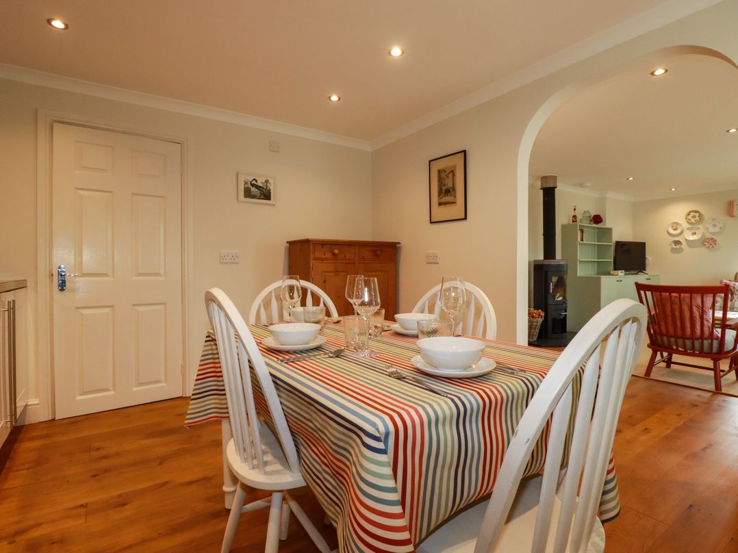 6 Trelawney Court