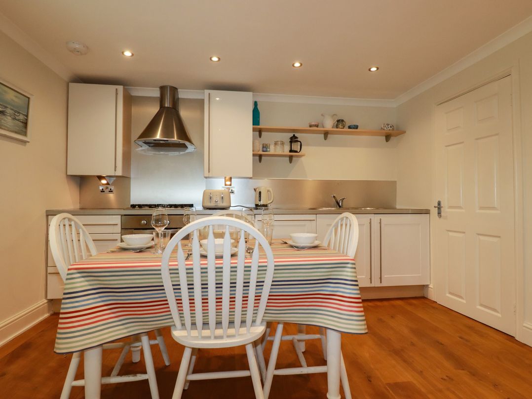 6 Trelawney Court