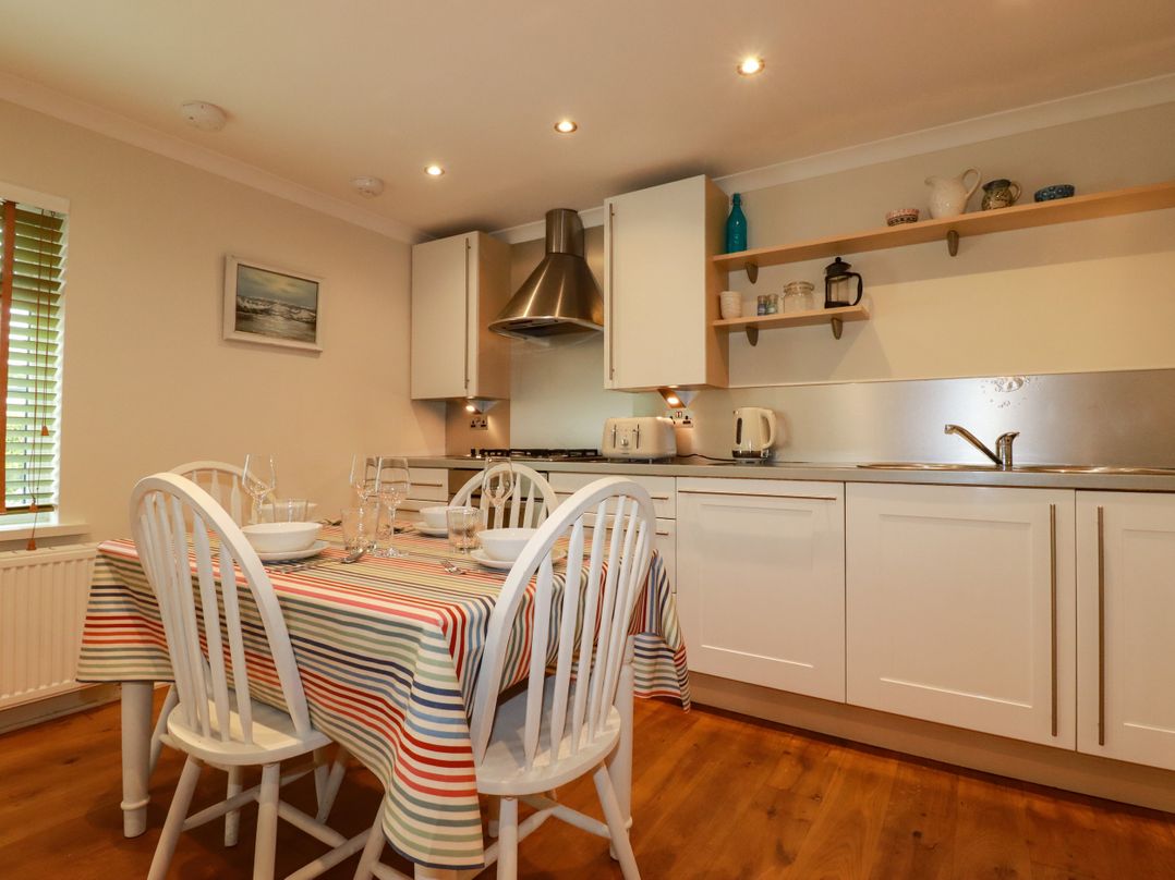 6 Trelawney Court
