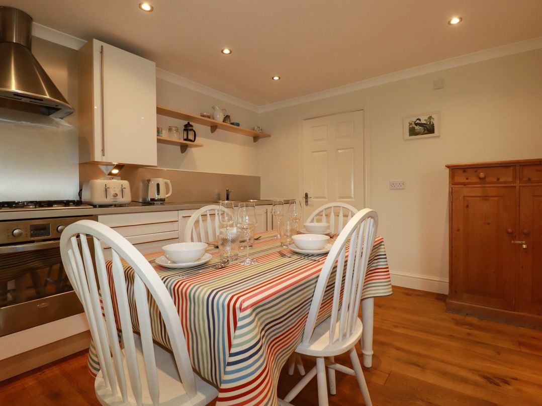 6 Trelawney Court
