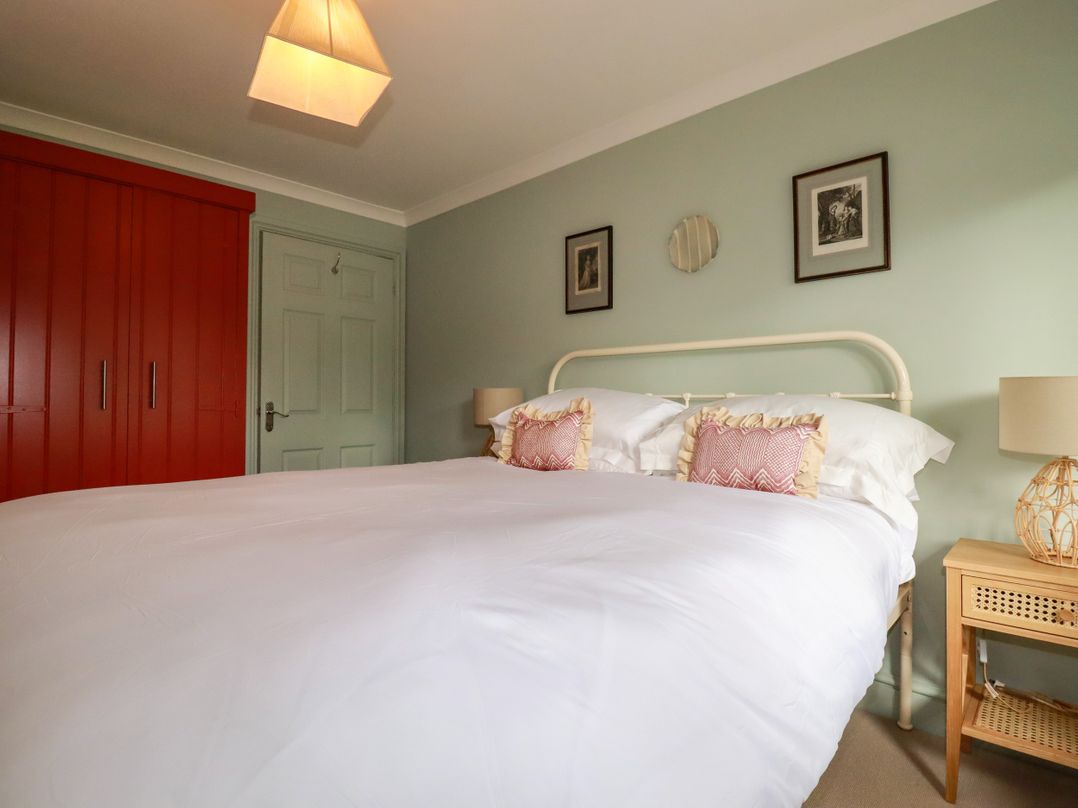 6 Trelawney Court