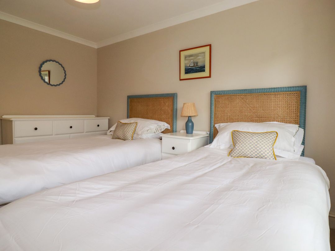 6 Trelawney Court