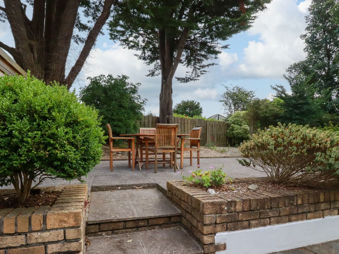 6 Trelawney Court