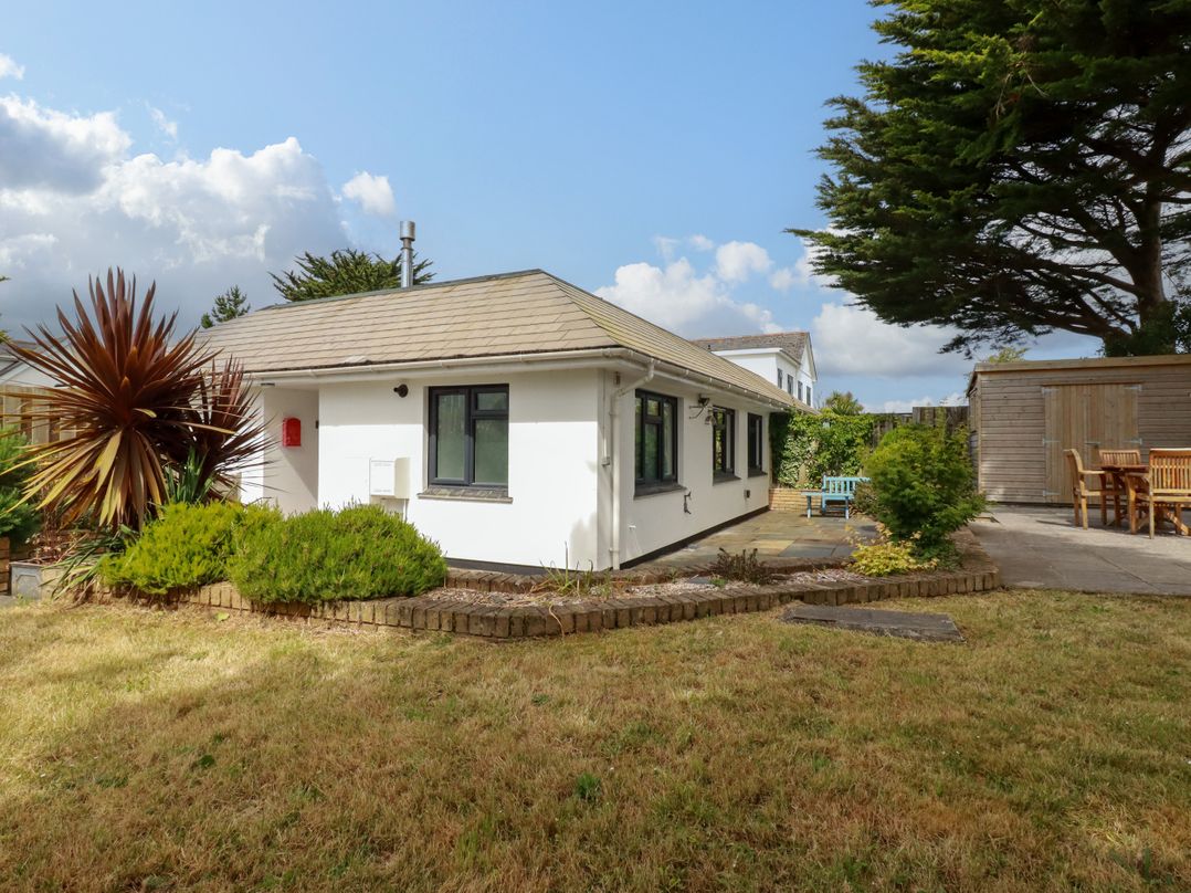 6 Trelawney Court