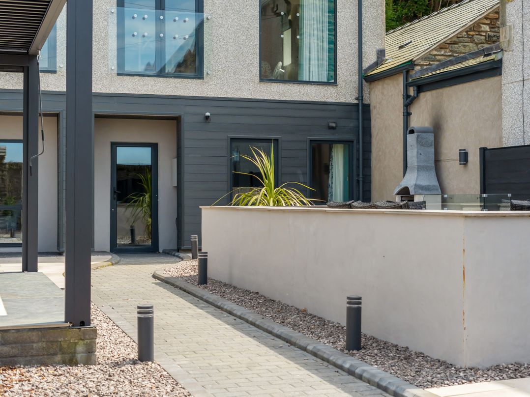 Caerffynnon House