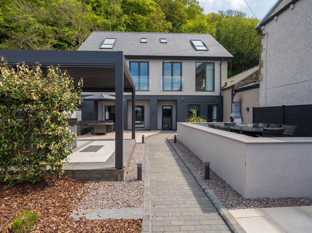 Caerffynnon House
