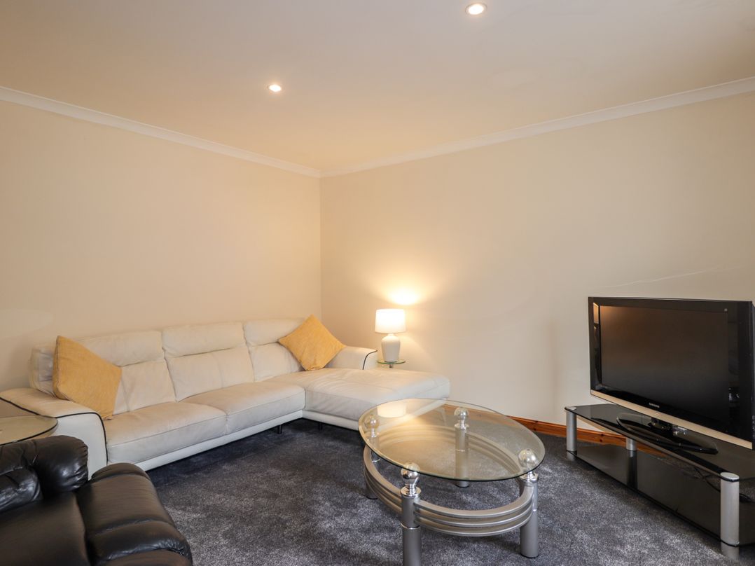 5 Pitgaveny Court