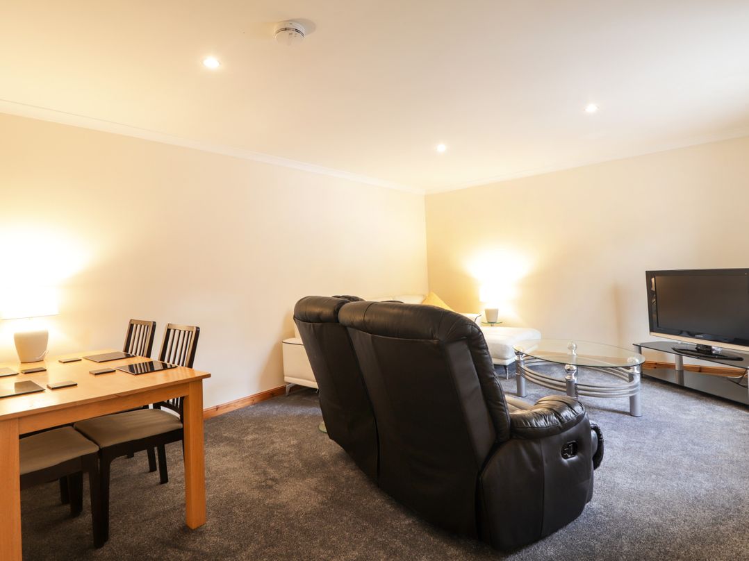 5 Pitgaveny Court