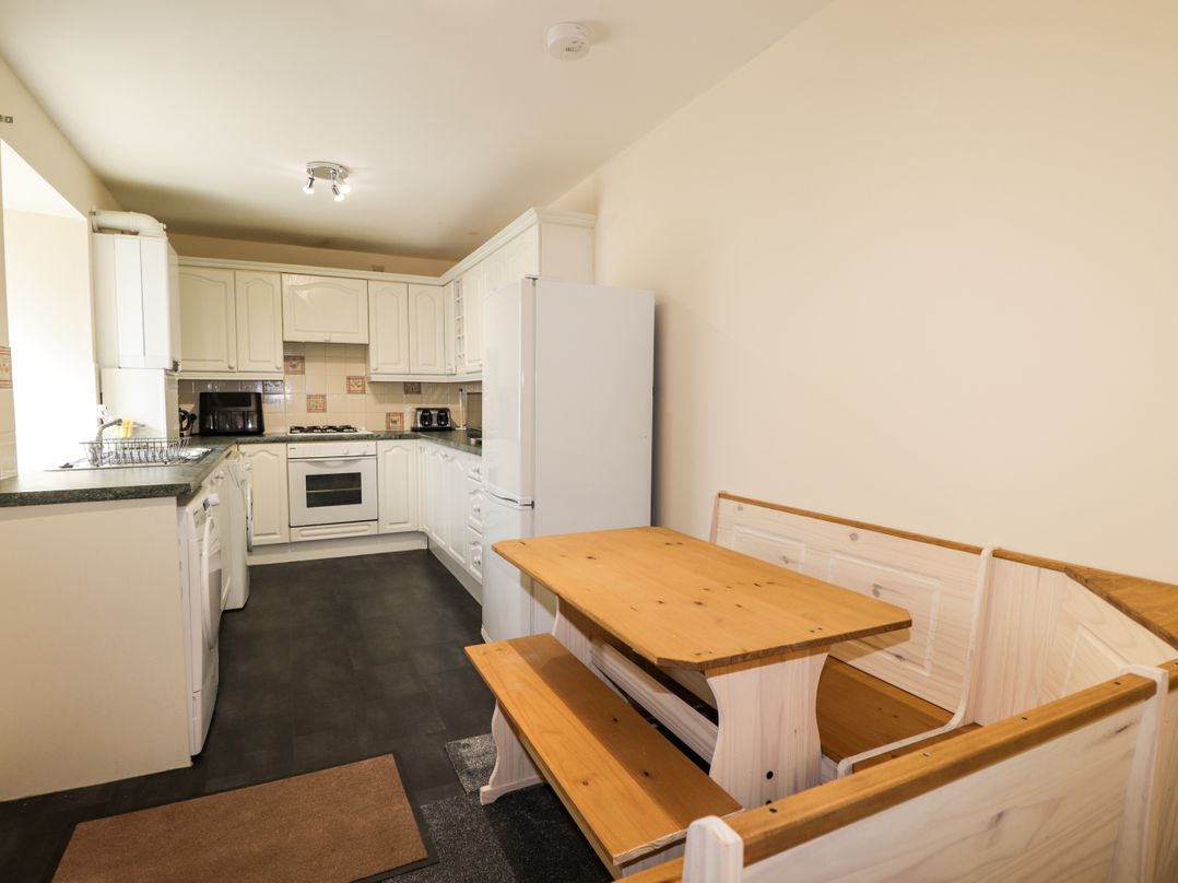 5 Pitgaveny Court