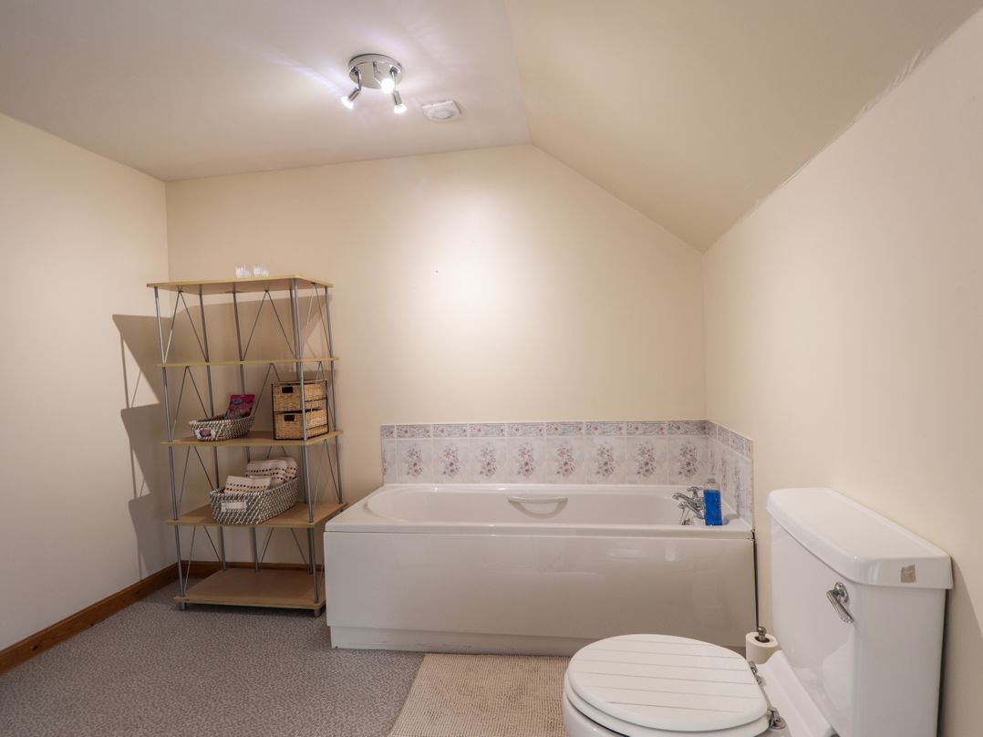 5 Pitgaveny Court