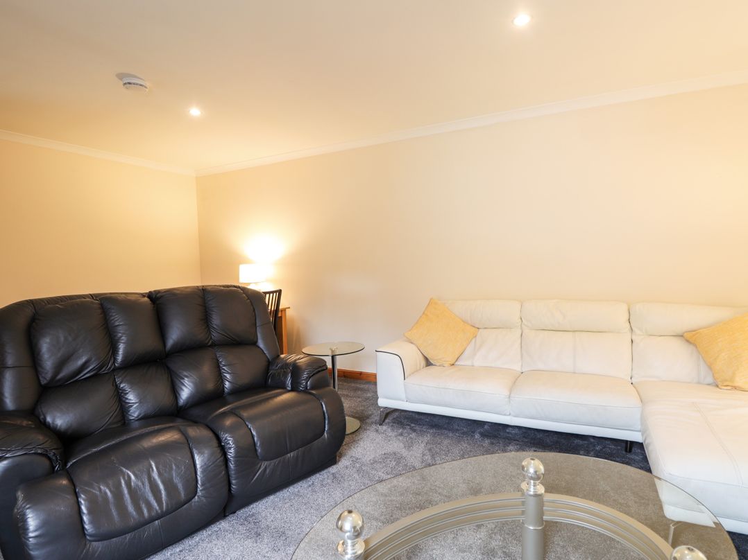 5 Pitgaveny Court