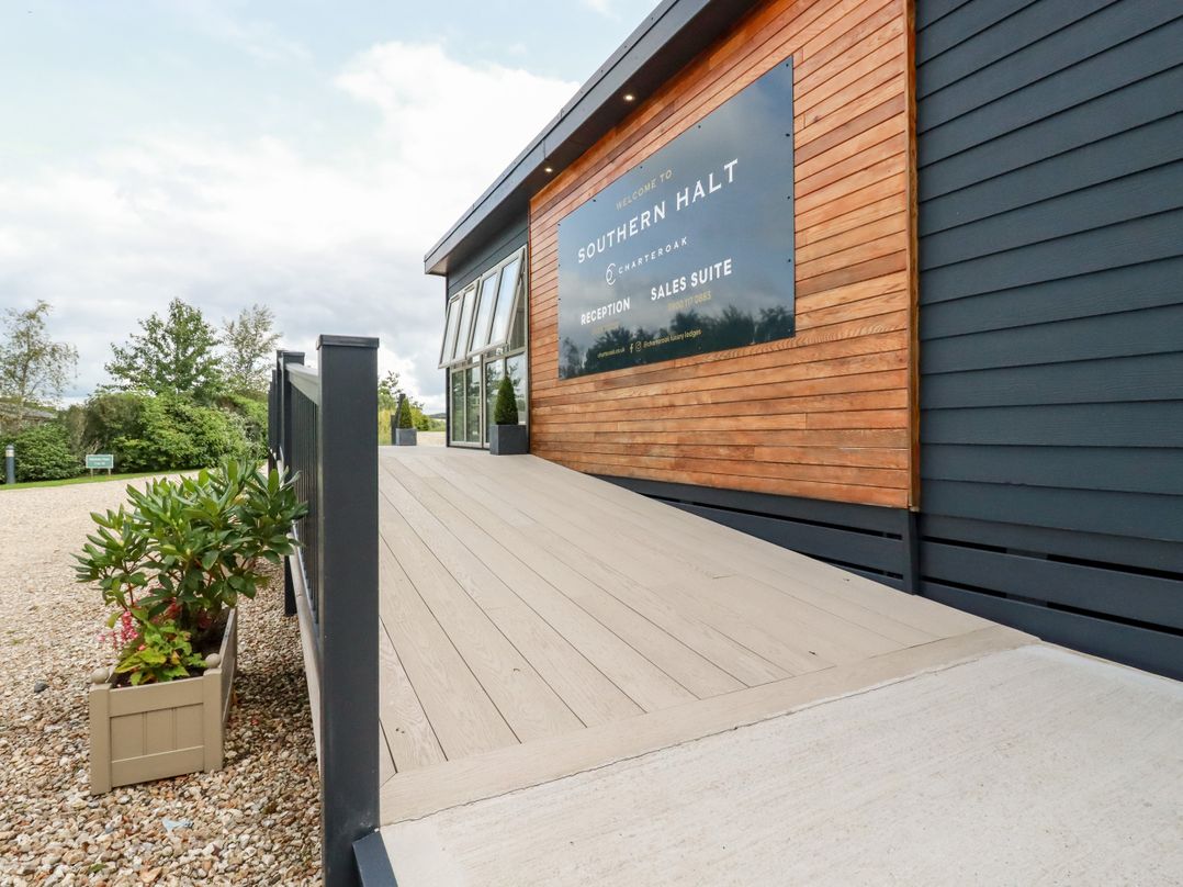 4 Meadow Retreat