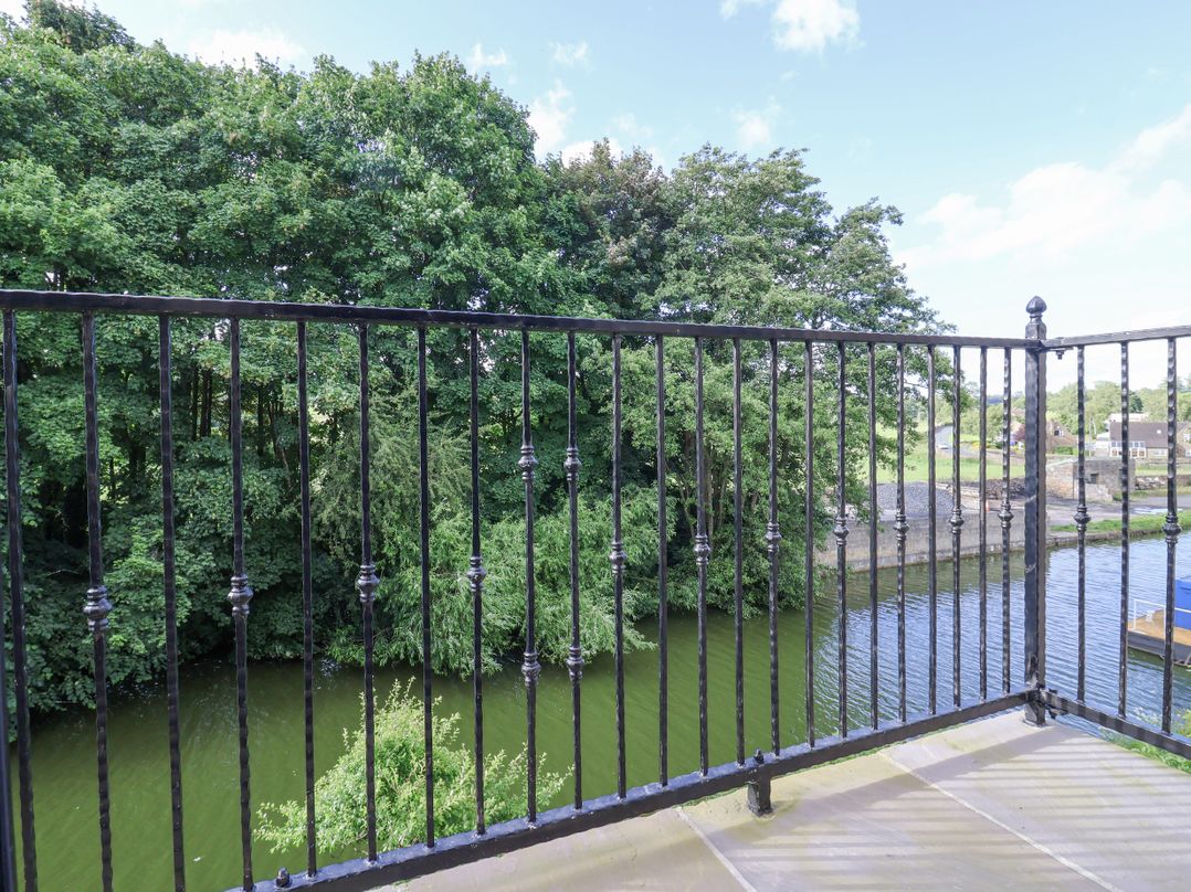 Waters Edge Lock View