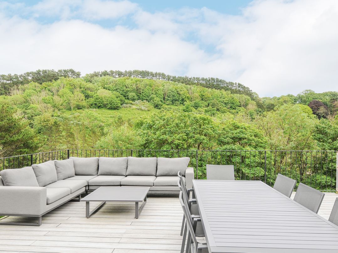 100 Hillside Villas