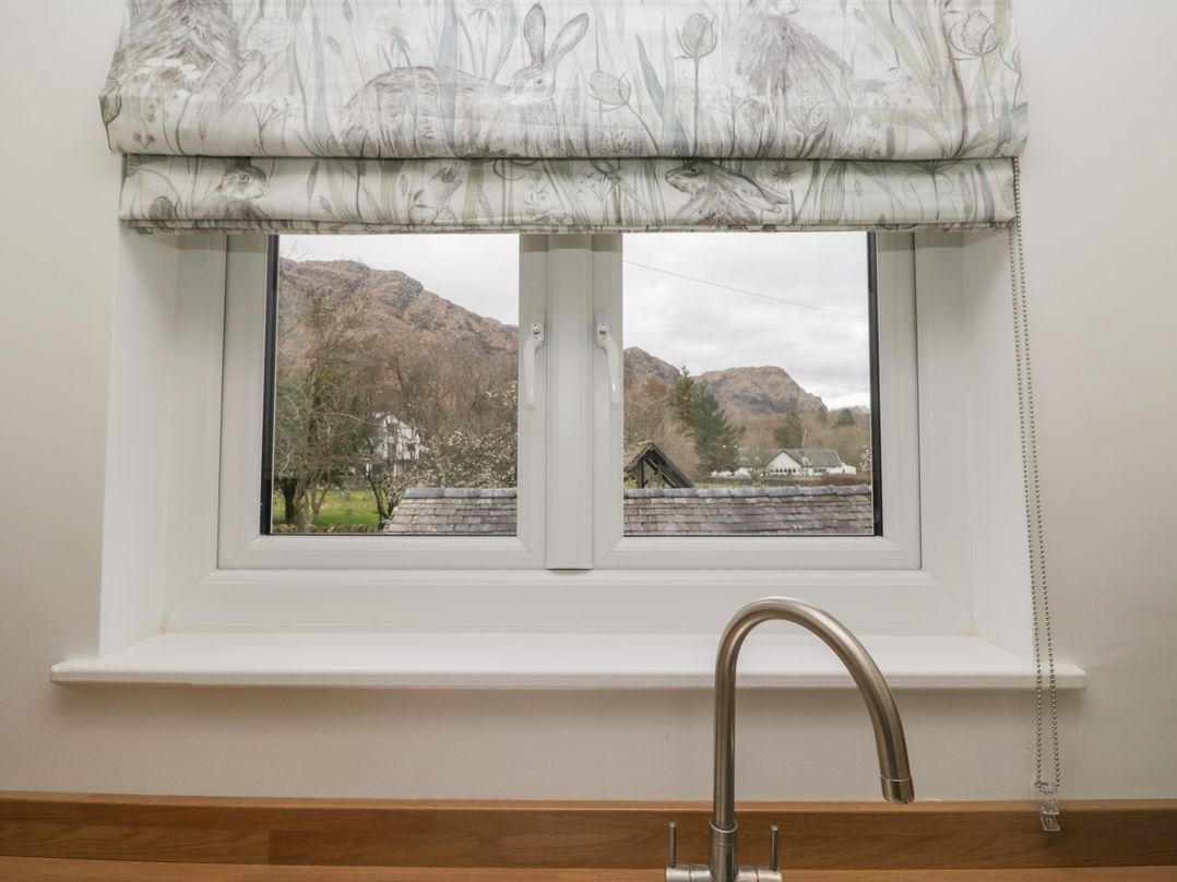 Yewdale View Apartment