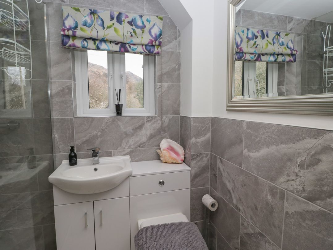 Yewdale View Apartment