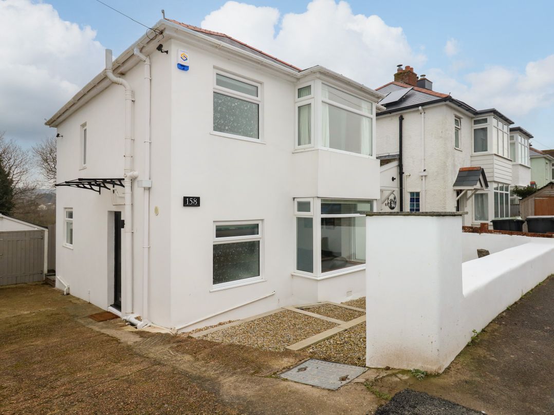 The Swanage Rail Lookout, Swanage - Sleeps 6 guests