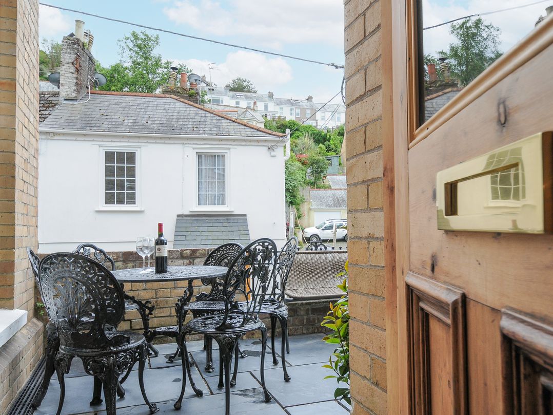 Dog friendly cottage in Looe, Cornwall - Sleeps 8
