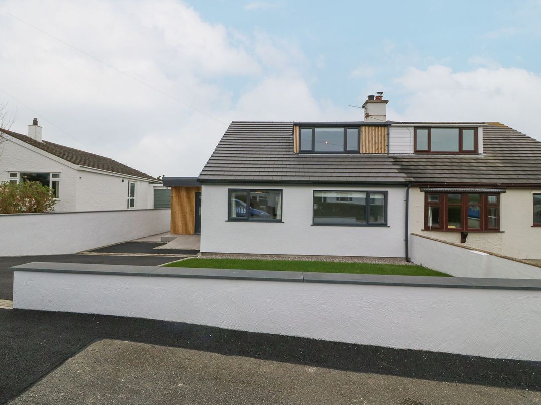 11 Capel Farm