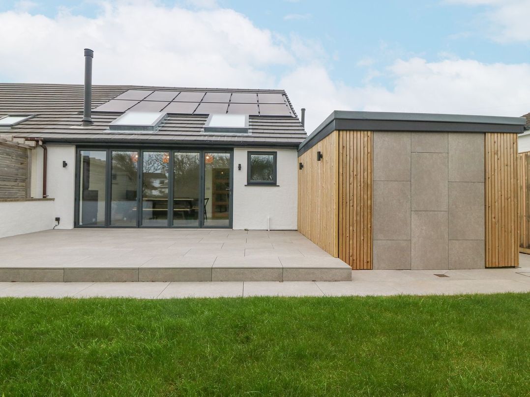 11 Capel Farm